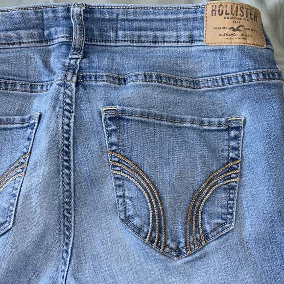 Hollister WMNS Jeans - Picture 3 of 3